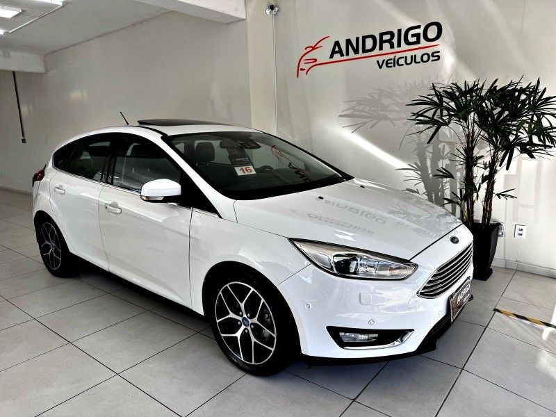 FORD FOCUS 2.0 TITANIUM PLUS HATCH 16V AUTO 2015/2016 ANDRIGO VEÍCULOS CAXIAS DO SUL / Carros no Vale
