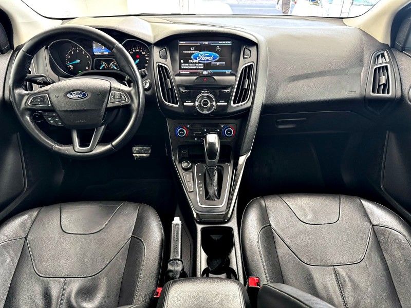 FORD FOCUS 2.0 TITANIUM PLUS HATCH 16V AUTO 2015/2016 ANDRIGO VEÍCULOS CAXIAS DO SUL / Carros no Vale