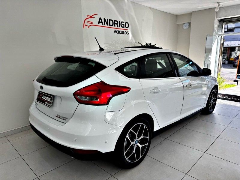 FORD FOCUS 2.0 TITANIUM PLUS HATCH 16V AUTO 2015/2016 ANDRIGO VEÍCULOS CAXIAS DO SUL / Carros no Vale