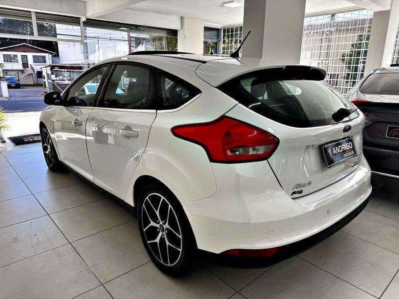 FORD FOCUS 2.0 TITANIUM PLUS HATCH 16V AUTO 2015/2016 ANDRIGO VEÍCULOS CAXIAS DO SUL / Carros no Vale