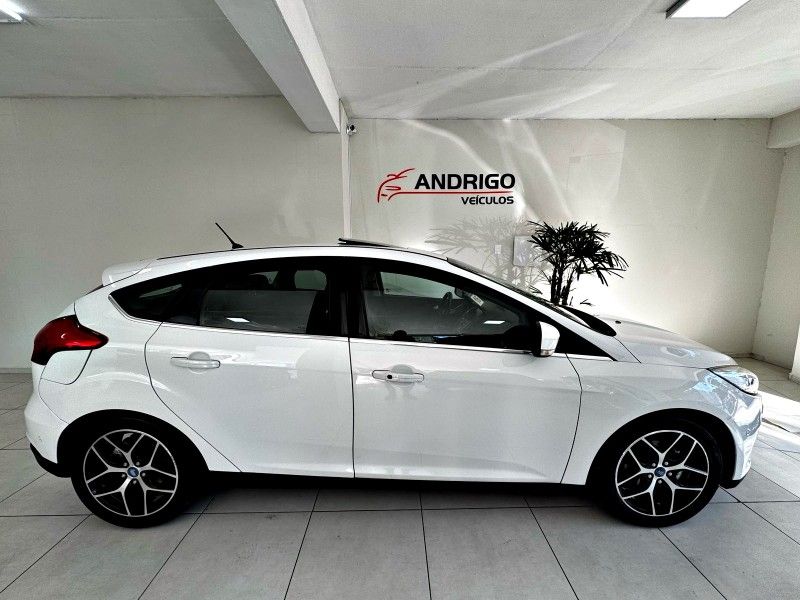 FORD FOCUS 2.0 TITANIUM PLUS HATCH 16V AUTO 2015/2016 ANDRIGO VEÍCULOS CAXIAS DO SUL / Carros no Vale