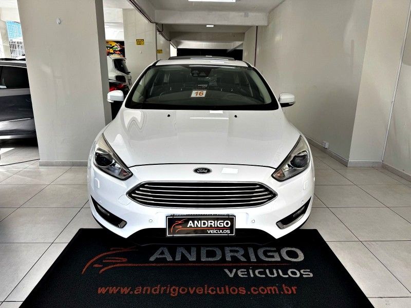 FORD FOCUS 2.0 TITANIUM PLUS HATCH 16V AUTO 2015/2016 ANDRIGO VEÍCULOS CAXIAS DO SUL / Carros no Vale