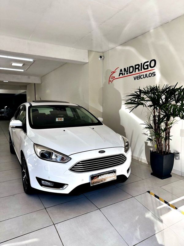 FORD FOCUS 2.0 TITANIUM PLUS HATCH 16V AUTO 2015/2016 ANDRIGO VEÍCULOS CAXIAS DO SUL / Carros no Vale