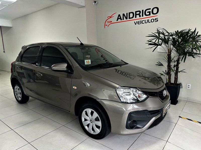 TOYOTA ETIOS 1.5 XS 16V 2017/2018 ANDRIGO VEÍCULOS CAXIAS DO SUL / Carros no Vale