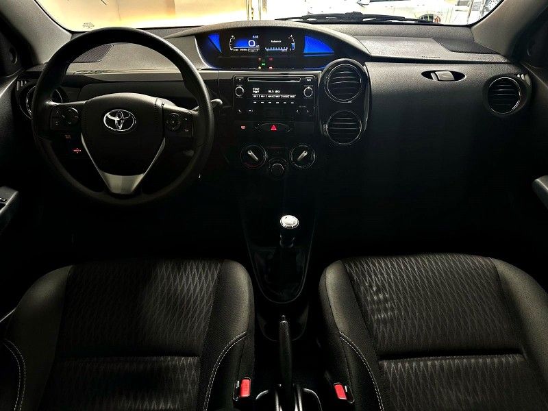 TOYOTA ETIOS 1.5 XS 16V 2017/2018 ANDRIGO VEÍCULOS CAXIAS DO SUL / Carros no Vale
