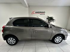 TOYOTA ETIOS 1.5 XS 16V 2017/2018 ANDRIGO VEÍCULOS CAXIAS DO SUL / Carros no Vale