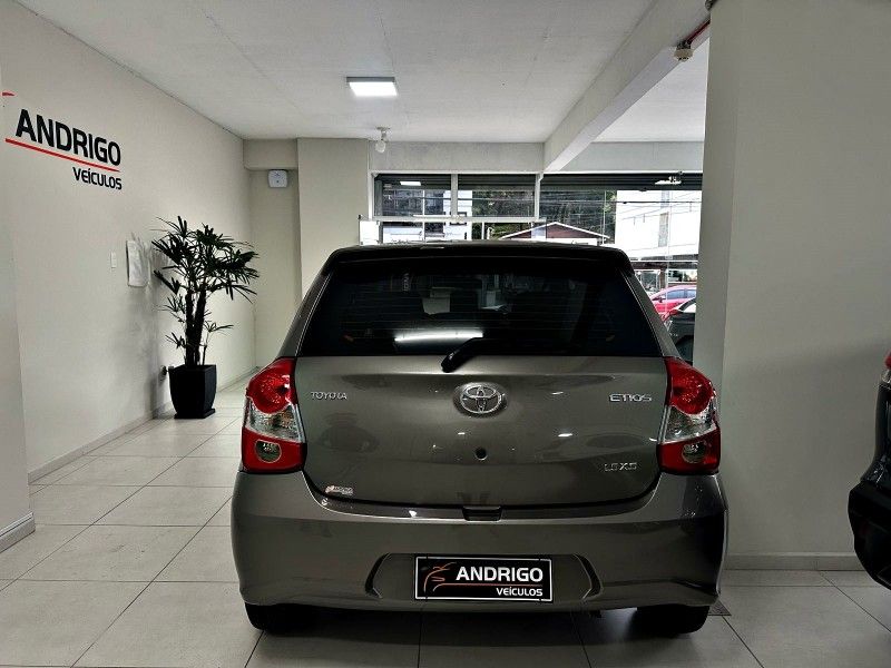TOYOTA ETIOS 1.5 XS 16V 2017/2018 ANDRIGO VEÍCULOS CAXIAS DO SUL / Carros no Vale