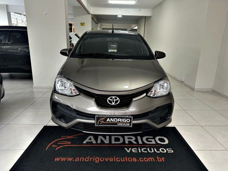 TOYOTA ETIOS 1.5 XS 16V 2017/2018 ANDRIGO VEÍCULOS CAXIAS DO SUL / Carros no Vale