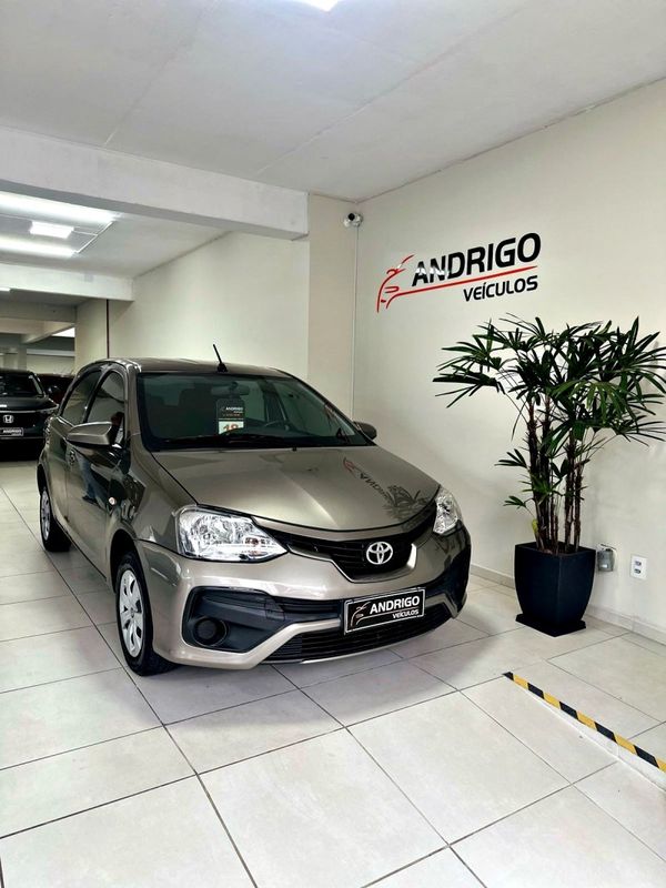TOYOTA ETIOS 1.5 XS 16V 2017/2018 ANDRIGO VEÍCULOS CAXIAS DO SUL / Carros no Vale