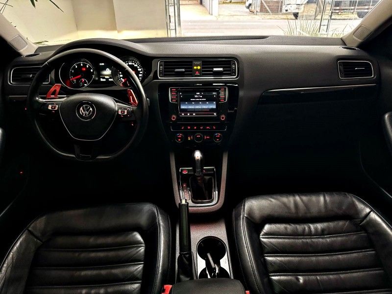 VOLKSWAGEN JETTA 2.0 TSI HIGHLINE 211CV DSG 2015/2016 ANDRIGO VEÍCULOS CAXIAS DO SUL / Carros no Vale