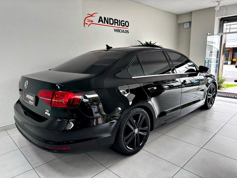 VOLKSWAGEN JETTA 2.0 TSI HIGHLINE 211CV DSG 2015/2016 ANDRIGO VEÍCULOS CAXIAS DO SUL / Carros no Vale