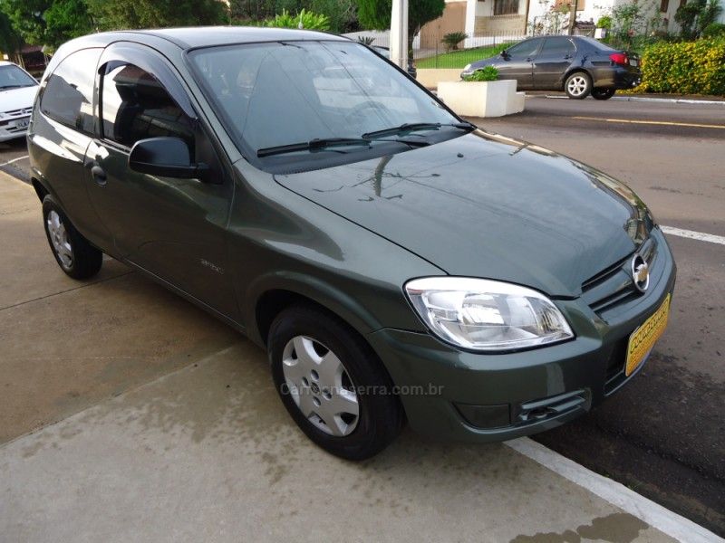 CHEVROLET CELTA 1.0 MPFI LIFE 8V 2010/2010 BOURSCHEID CARROS E MOTOS SANTA CLARA DO SUL / Carros no Vale