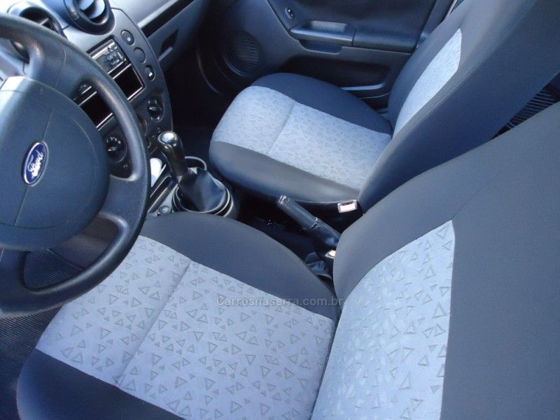 FORD FIESTA 1.6 ROCAM SE PLUS SEDAN 8V 2012/2012 BOURSCHEID CARROS E MOTOS SANTA CLARA DO SUL / Carros no Vale