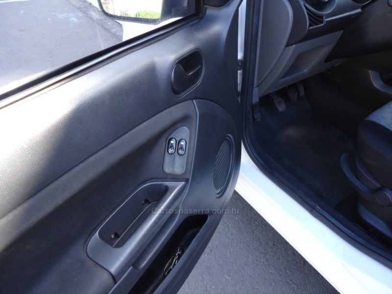FORD FIESTA 1.6 ROCAM SE PLUS SEDAN 8V 2012/2012 BOURSCHEID CARROS E MOTOS SANTA CLARA DO SUL / Carros no Vale
