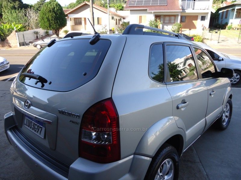 HYUNDAI TUCSON 2.0 MPFI GLS BASE 16V 143CV 2WD 2012/2013 BOURSCHEID CARROS E MOTOS SANTA CLARA DO SUL / Carros no Vale