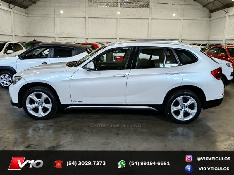 BMW X1 2.0 16V TURBO ACTIVEFLEX SDRIVE20I 2015/2015 V10 VEÍCULOS CAXIAS DO SUL / Carros no Vale