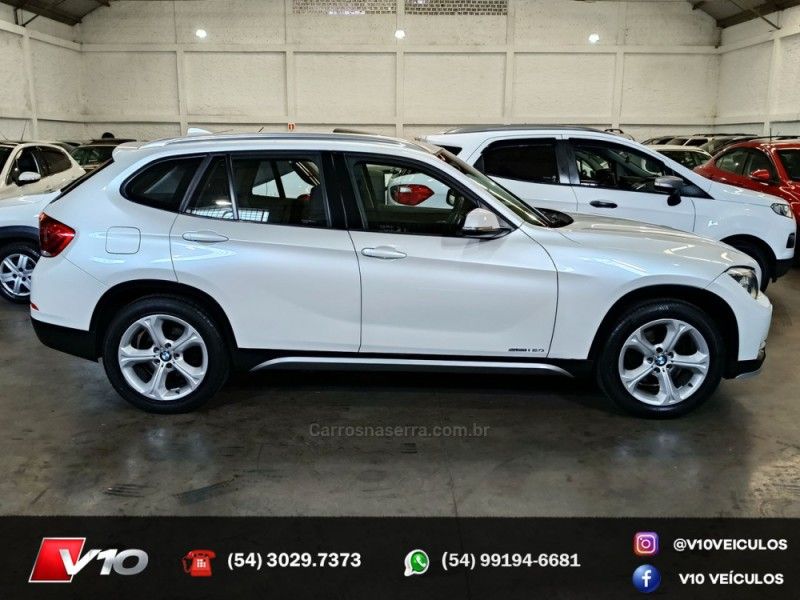 BMW X1 2.0 16V TURBO ACTIVEFLEX SDRIVE20I 2015/2015 V10 VEÍCULOS CAXIAS DO SUL / Carros no Vale
