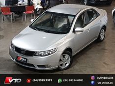 KIA CERATO 1.6 EX2 SEDAN 16V 2010/2011 V10 VEÍCULOS CAXIAS DO SUL / Carros no Vale