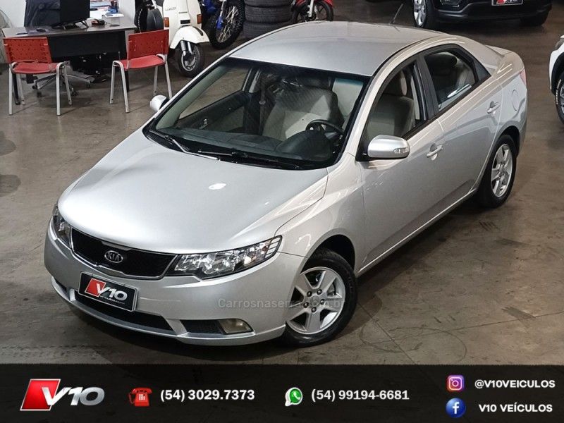 KIA CERATO 1.6 EX2 SEDAN 16V 2010/2011 V10 VEÍCULOS CAXIAS DO SUL / Carros no Vale