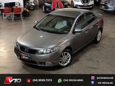 KIA CERATO 1.6 SX3 16V 2011/2012 V10 VEÍCULOS CAXIAS DO SUL / Carros no Vale