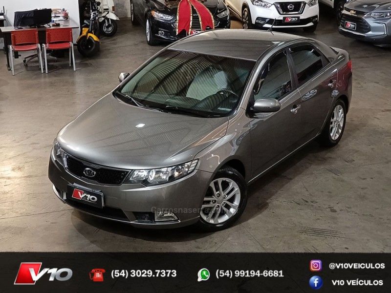KIA CERATO 1.6 SX3 16V 2011/2012 V10 VEÍCULOS CAXIAS DO SUL / Carros no Vale