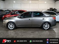 KIA CERATO 1.6 SX3 16V 2011/2012 V10 VEÍCULOS CAXIAS DO SUL / Carros no Vale