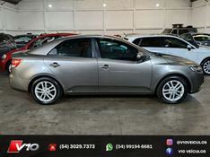 KIA CERATO 1.6 SX3 16V 2011/2012 V10 VEÍCULOS CAXIAS DO SUL / Carros no Vale