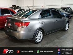 KIA CERATO 1.6 SX3 16V 2011/2012 V10 VEÍCULOS CAXIAS DO SUL / Carros no Vale