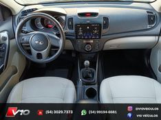 KIA CERATO 1.6 SX3 16V 2011/2012 V10 VEÍCULOS CAXIAS DO SUL / Carros no Vale