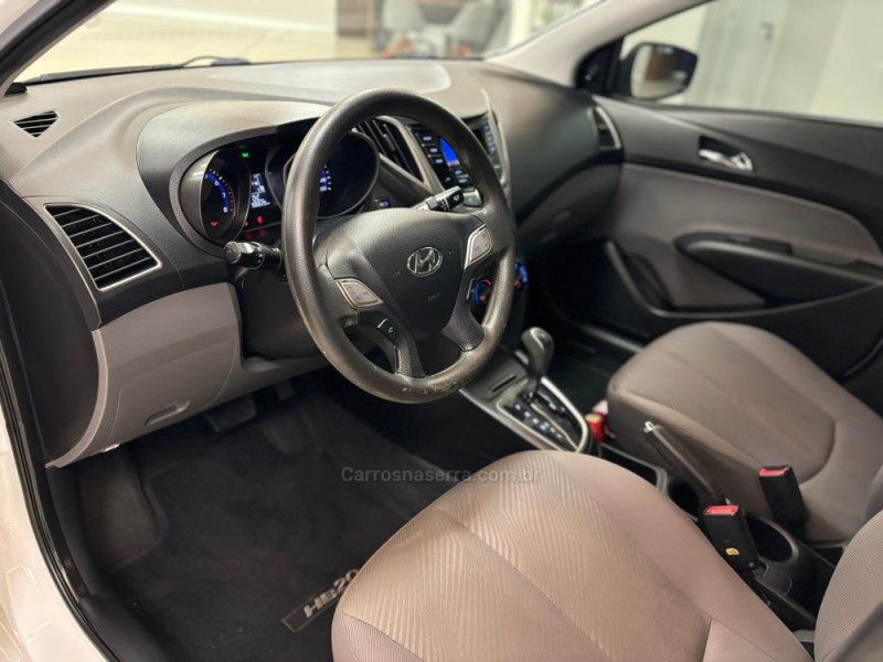 HYUNDAI HB20S 1.6 COMFORT PLUS 16V 2014/2014 LUIGGI AUTOMÓVEIS CARLOS BARBOSA / Carros no Vale