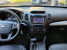 KIA Sorento 2.4 16V 4×2 2013/2014 VALE AUTOMÓVEIS LAJEADO / Carros no Vale