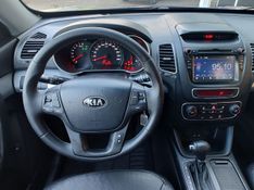 KIA Sorento 2.4 16V 4×2 2013/2014 VALE AUTOMÓVEIS LAJEADO / Carros no Vale