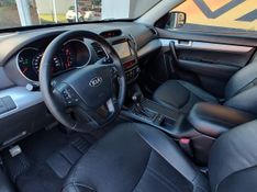 KIA Sorento 2.4 16V 4×2 2013/2014 VALE AUTOMÓVEIS LAJEADO / Carros no Vale