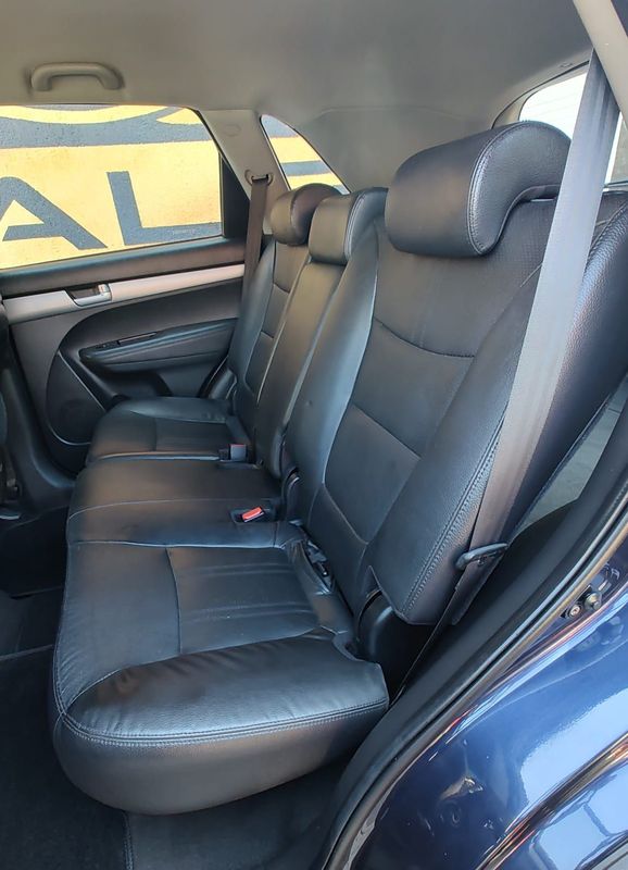 KIA Sorento 2.4 16V 4×2 2013/2014 VALE AUTOMÓVEIS LAJEADO / Carros no Vale
