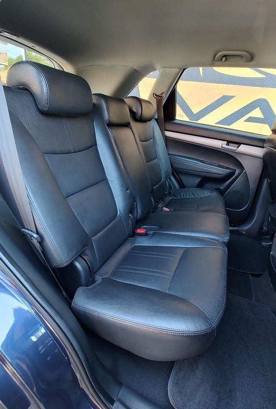 KIA Sorento 2.4 16V 4×2 2013/2014 VALE AUTOMÓVEIS LAJEADO / Carros no Vale