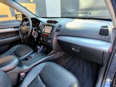 KIA Sorento 2.4 16V 4×2 2013/2014 VALE AUTOMÓVEIS LAJEADO / Carros no Vale