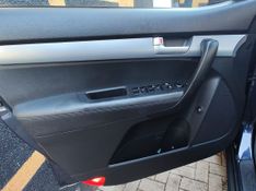 KIA Sorento 2.4 16V 4×2 2013/2014 VALE AUTOMÓVEIS LAJEADO / Carros no Vale