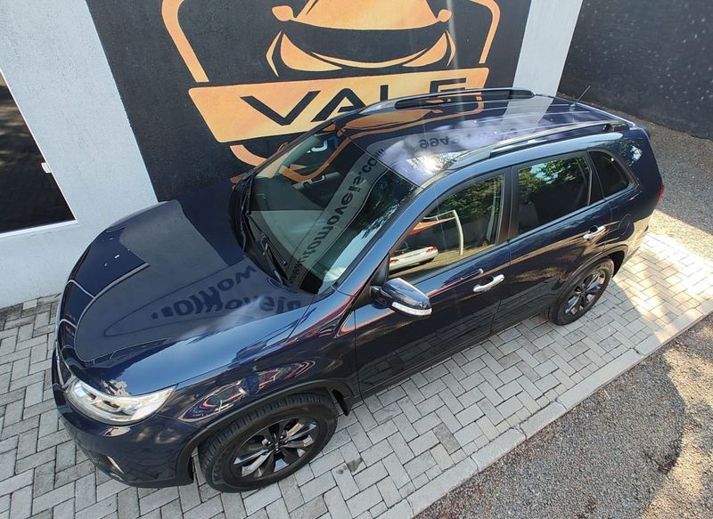 KIA Sorento 2.4 16V 4×2 2013/2014 VALE AUTOMÓVEIS LAJEADO / Carros no Vale