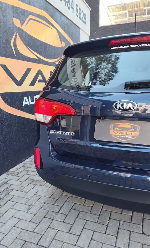 KIA Sorento 2.4 16V 4×2 2013/2014 VALE AUTOMÓVEIS LAJEADO / Carros no Vale