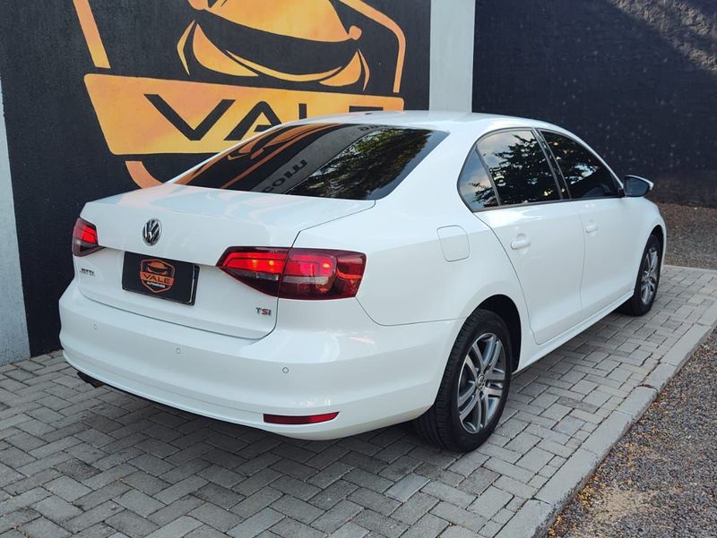 VOLKSWAGEN JETTA Comfortline 1.4 TSI 16V 2016/2017 VALE AUTOMÓVEIS LAJEADO / Carros no Vale