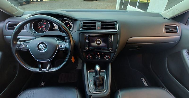 VOLKSWAGEN JETTA Comfortline 1.4 TSI 16V 2016/2017 VALE AUTOMÓVEIS LAJEADO / Carros no Vale