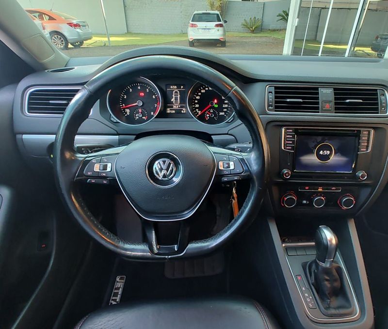 VOLKSWAGEN JETTA Comfortline 1.4 TSI 16V 2016/2017 VALE AUTOMÓVEIS LAJEADO / Carros no Vale