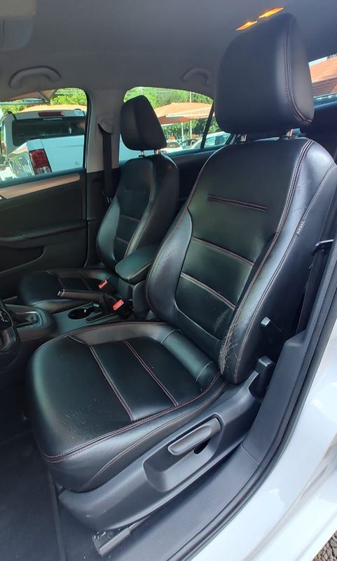 VOLKSWAGEN JETTA Comfortline 1.4 TSI 16V 2016/2017 VALE AUTOMÓVEIS LAJEADO / Carros no Vale