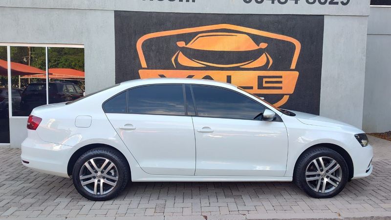 VOLKSWAGEN JETTA Comfortline 1.4 TSI 16V 2016/2017 VALE AUTOMÓVEIS LAJEADO / Carros no Vale