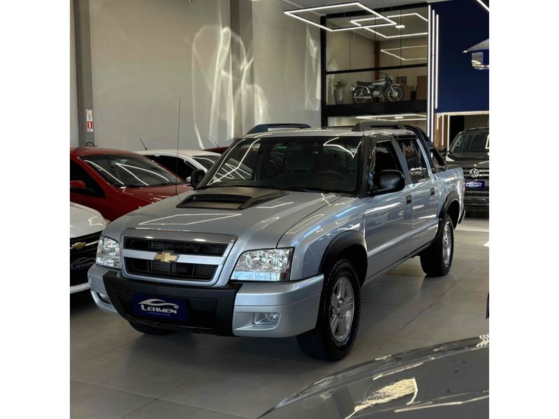 CHEVROLET S10 2.4 MPFI ADVANTAGE 4X2 CD 8V 2010/2011 LEHMEN VEÍCULOS VENÂNCIO AIRES / Carros no Vale
