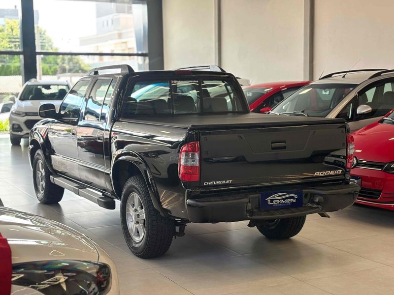 CHEVROLET S10 2.4 MPFI RODEIO 4X2 CD 8V 2010/2011 LEHMEN VEÍCULOS VENÂNCIO AIRES / Carros no Vale
