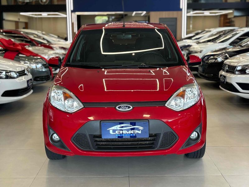 FORD FIESTA 1.0 ROCAM HATCH 8V 2014/2014 LEHMEN VEÍCULOS VENÂNCIO AIRES / Carros no Vale