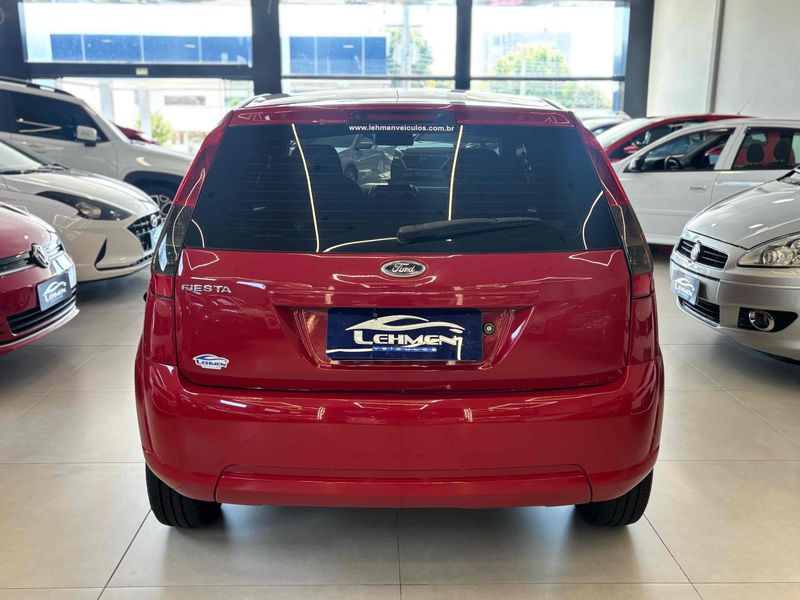 FORD FIESTA 1.0 ROCAM HATCH 8V 2014/2014 LEHMEN VEÍCULOS VENÂNCIO AIRES / Carros no Vale