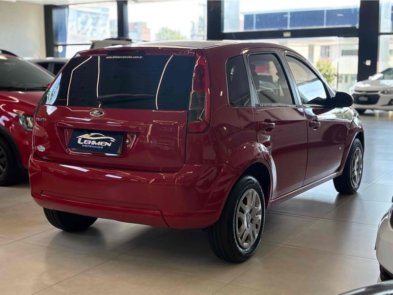 FORD FIESTA 1.0 ROCAM HATCH 8V 2014/2014 LEHMEN VEÍCULOS VENÂNCIO AIRES / Carros no Vale
