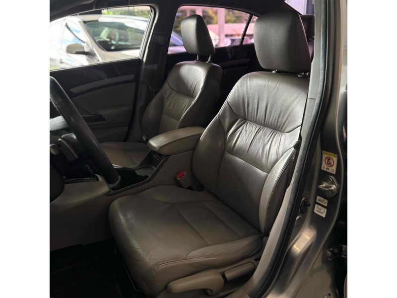 HONDA CIVIC 2.0 EXR 16V 2013/2014 LEHMEN VEÍCULOS VENÂNCIO AIRES / Carros no Vale